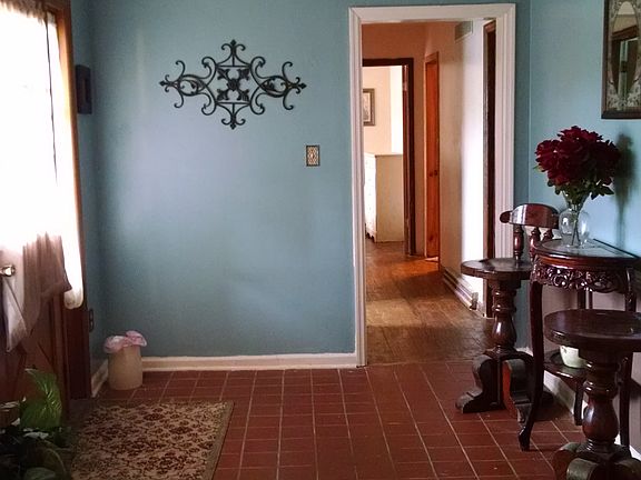 2nd image of 402 N Miami St