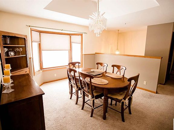4th image of 3036 Glen Oaks Blvd
