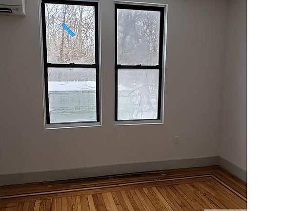 4th image of 454 Barrett Ave #2