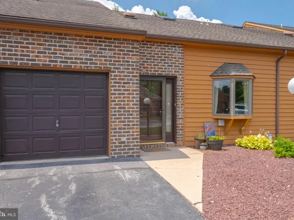 27 Westview Mnr #27, York, PA 17408