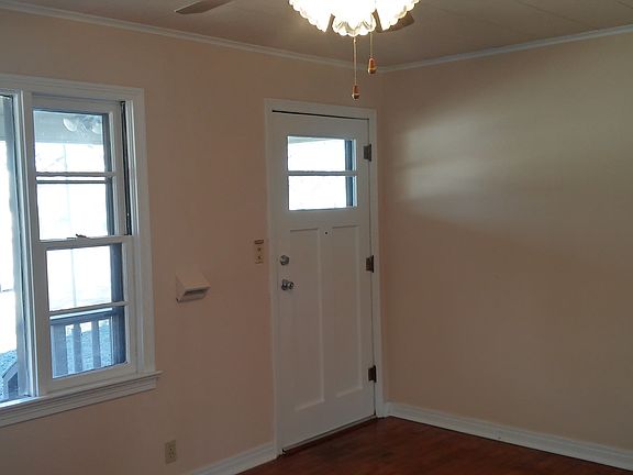5th image of 1018 E Jackson Ave N