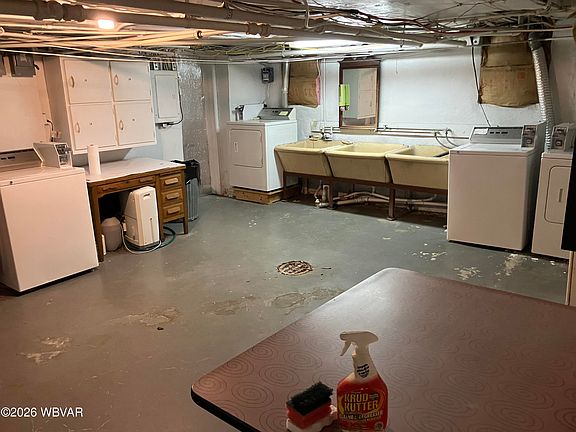 5th image of 921 W 4th St