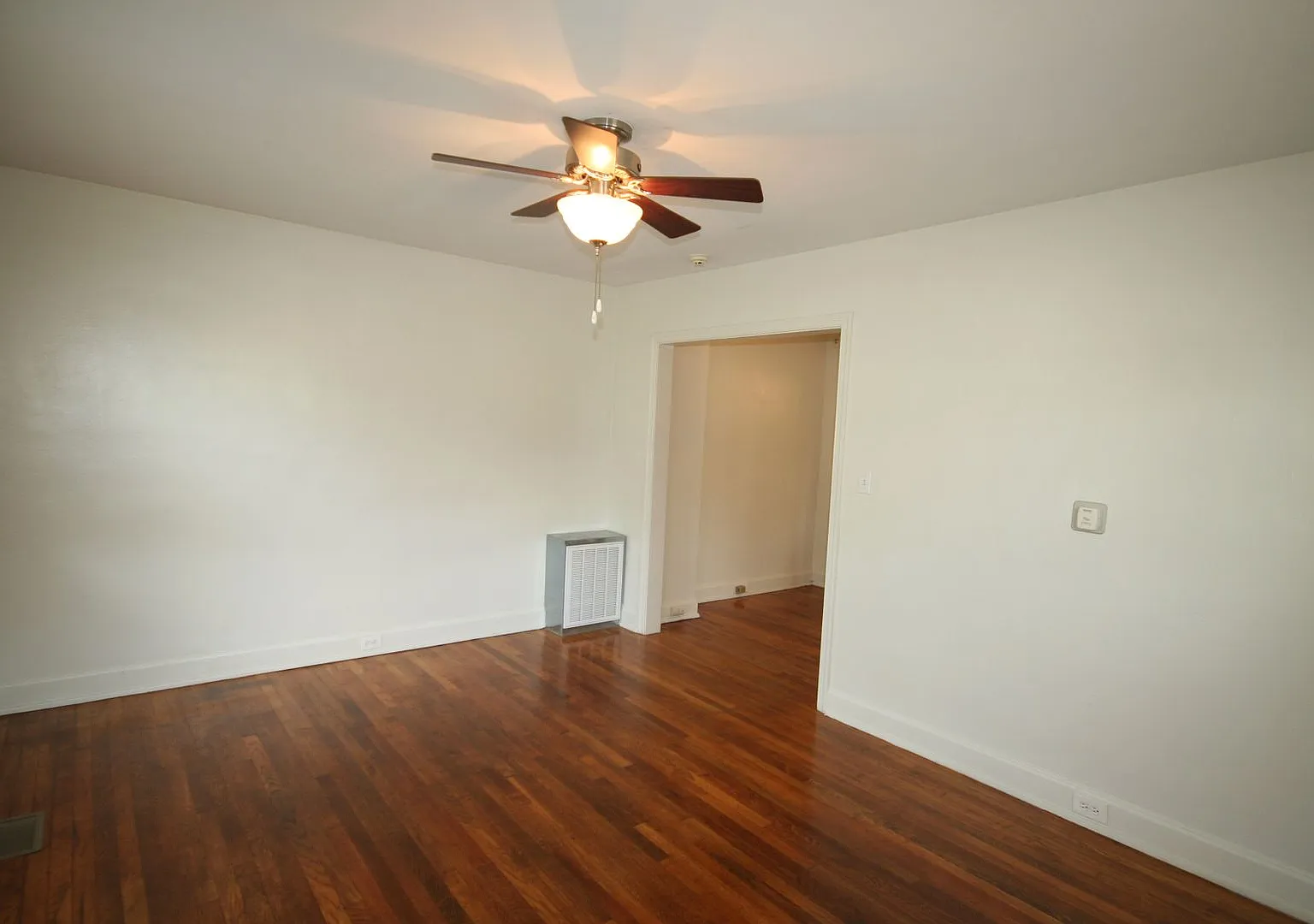 Charming 1BR duplex. Walk to 9th St. and DUKE! — Photo 3