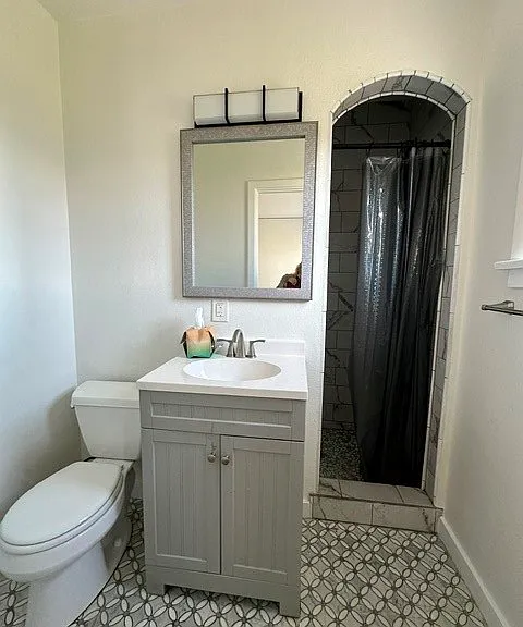 1054 N Euclid Ave — Photo 23