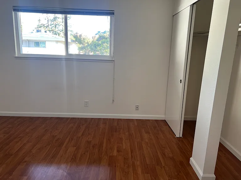 10323 Mary Ave — Photo 4