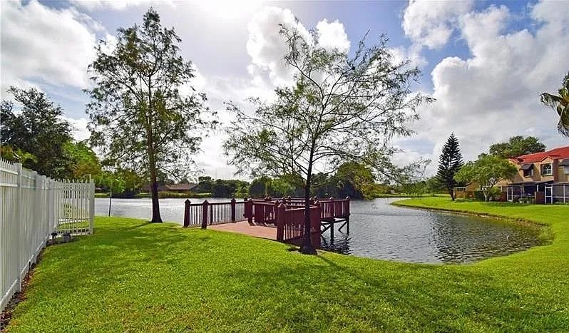 3 bed, 2.5 bath, 1560 sqft, $3,250 — Photo 4