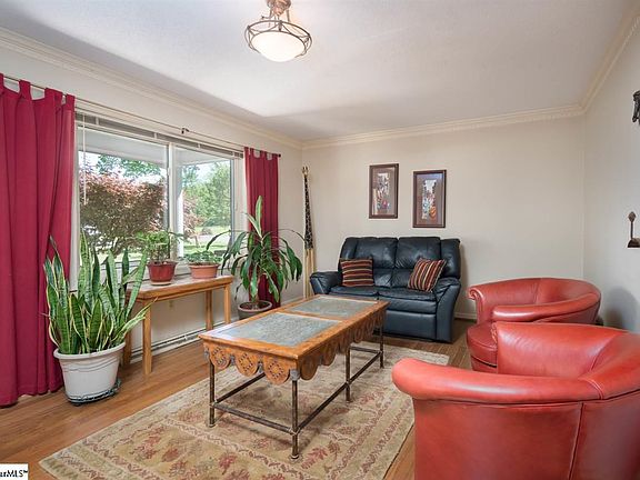 5th image of 105 Lori Dr