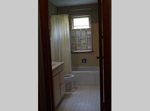 First floor full bath.