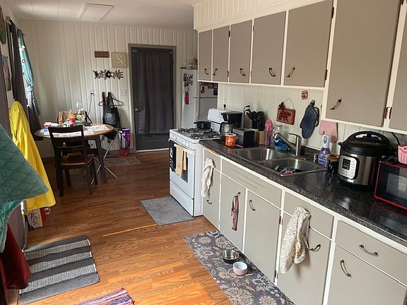 3rd image of 811 E Lakeshore Dr