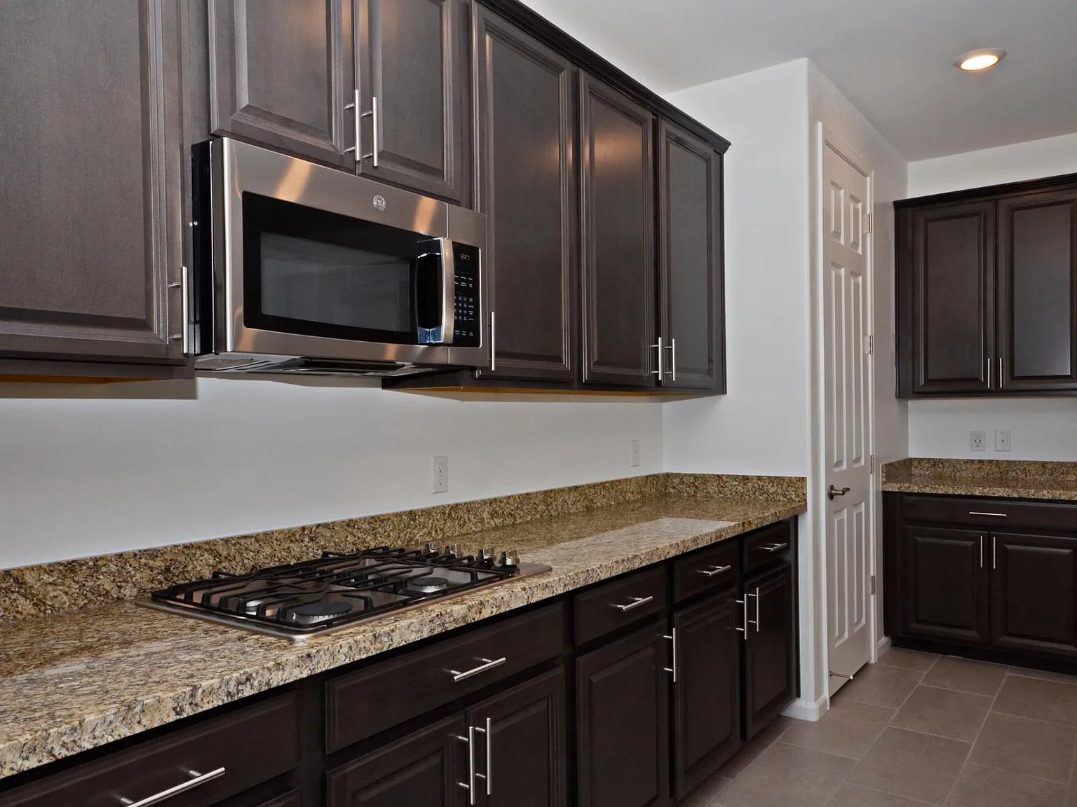 4 bed, 2167 sqft, $2,400 — Photo 3