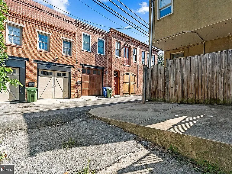 18 S Madeira St — Photo 23