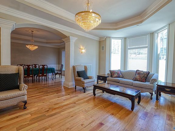 4th image of 5 Saint Charles Rd SE