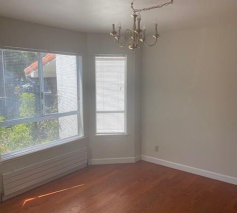 3rd image of 40 Mariposa St