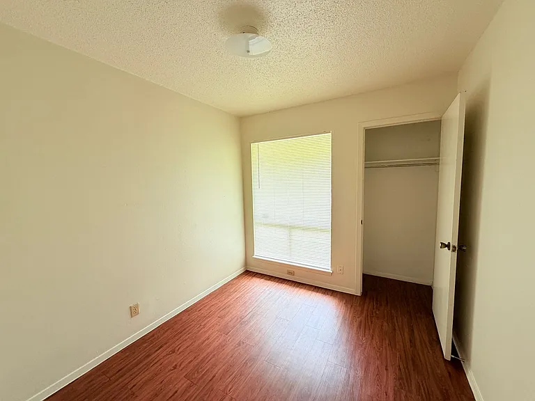 5206 Village Trl — Photo 17