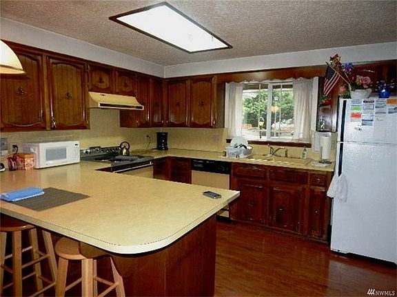 Kitchen that is neat and tidy.