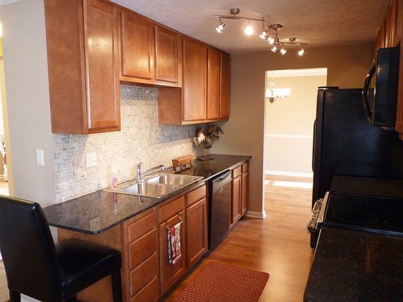 3rd image of 208 Brookwood Dr