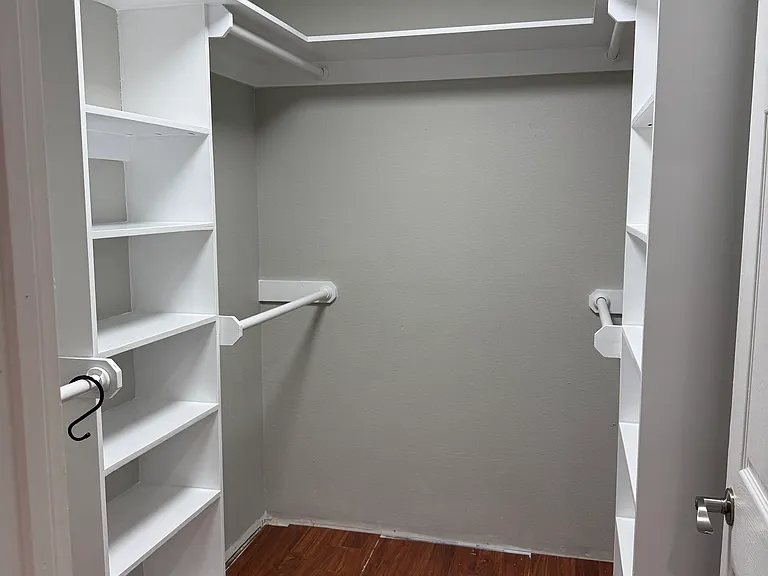 422 Avenue D — Photo 5