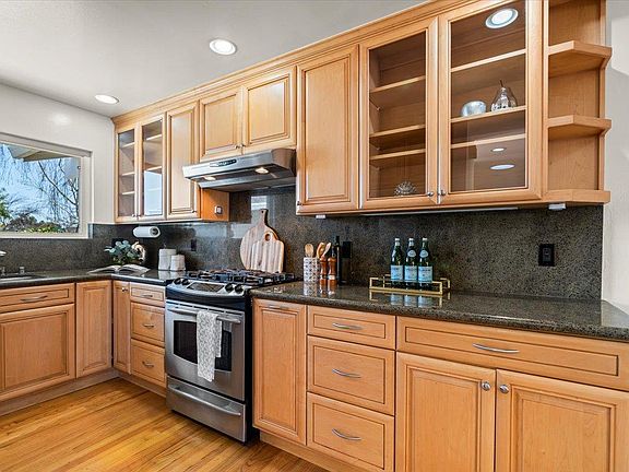 4th image of 1097 Avondale St