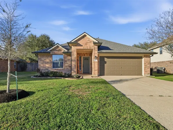203 Colony Lake Ln, Dickinson, TX 77539