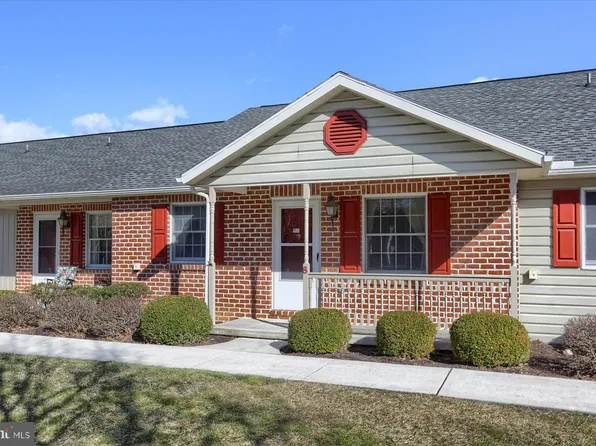 8 Strawberry Dr, Carlisle, PA 17013