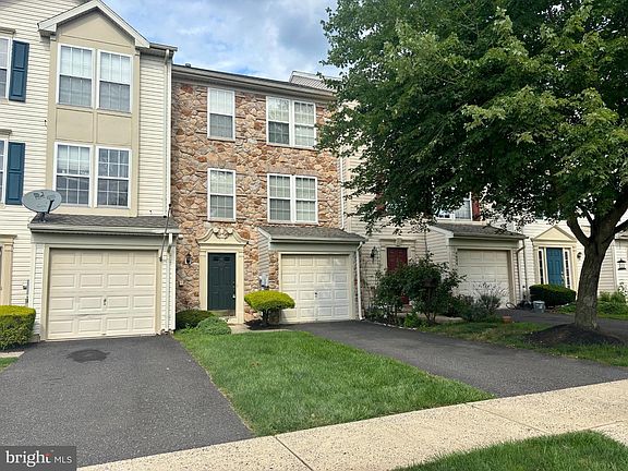 3rd image of 4606 Jasmine Dr