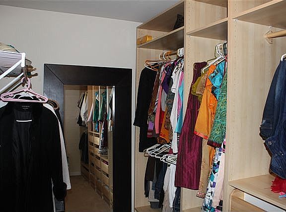 CUSTOM MASTER CLOSET