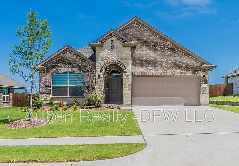 1343 Fox Hollow Rd — Photo 1