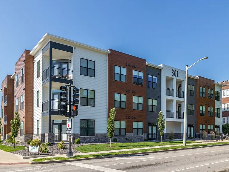 301 W. University Ave — Photo 16