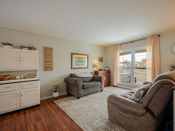 4th image of 5400 Lorraine Ave
