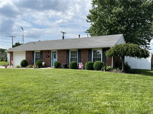304 Flanders Ave, Brookville, OH 45309