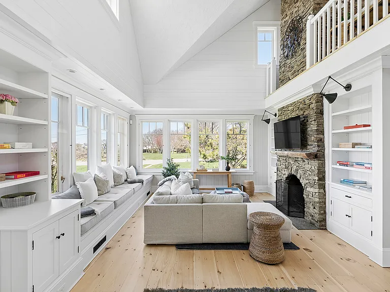 517 E Lake Dr — Photo 3