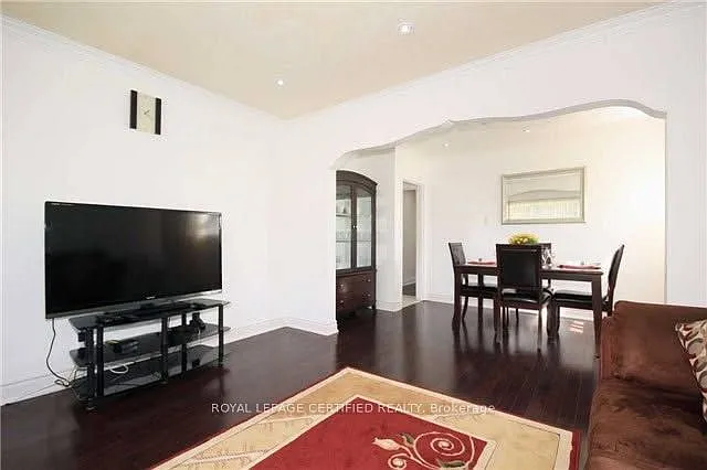 109 Hiscock Blvd #LOWER — Photo 2