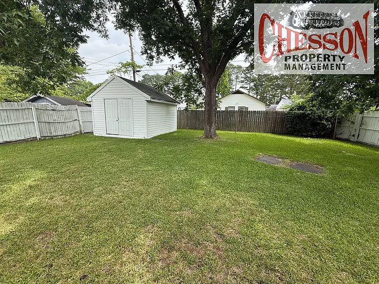 1017 Vance St E — Photo 9