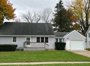 921 E Main St, New Hampton, IA 50659