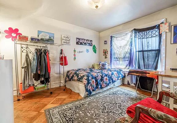 4th image of 2164 38th St
