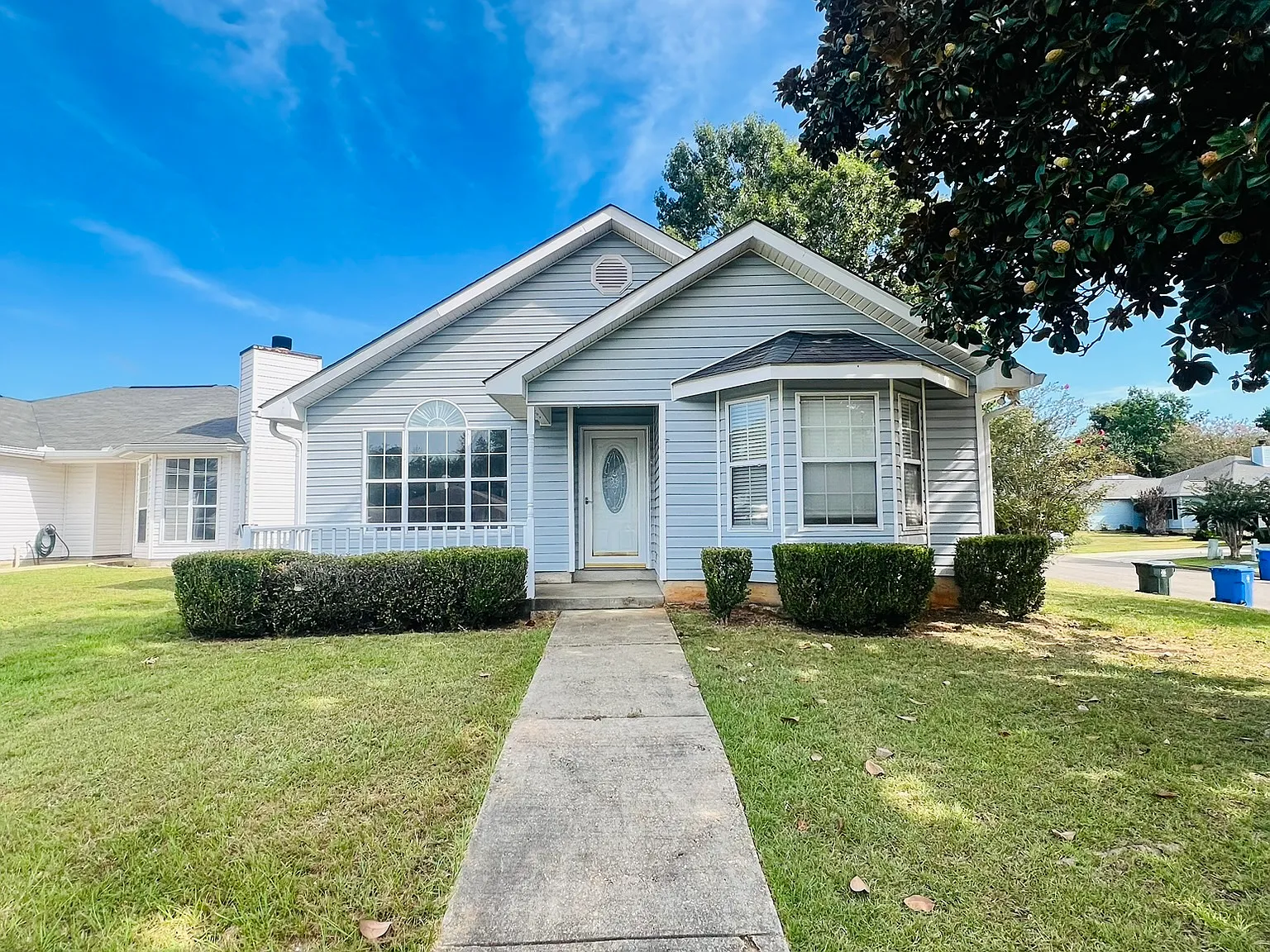 3 bed, 1392 sqft, $1,450 — Photo 1