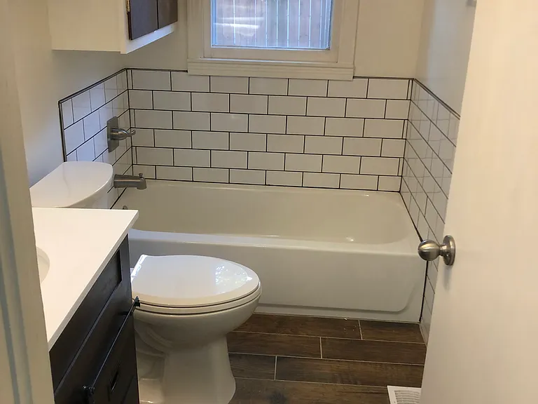 1208 E Hurd St — Photo 10