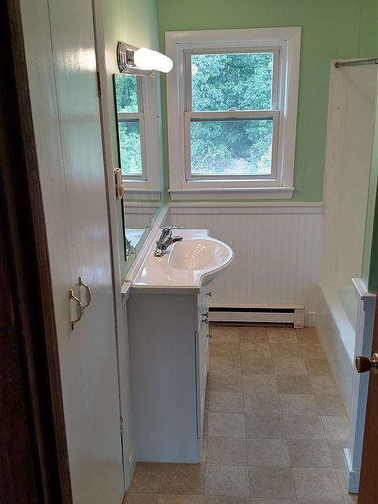2nd image of 120 Kent Farm Rd Floor 2