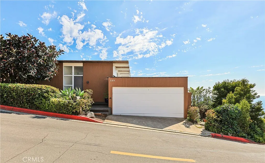 3 bed, 2.5 bath, 2100 sqft, $14,900 — Photo 2