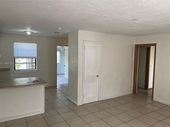 4th image of 923 39th St
