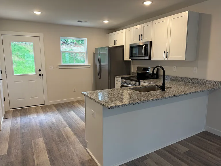 119 8th Avenue Dr SE — Photo 3