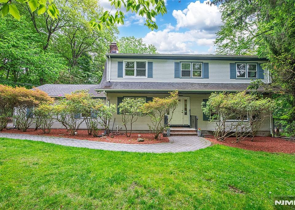 1st image of 115 Hampshire Hill Rd