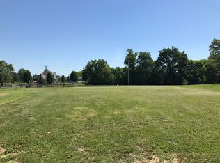 255 Baneberry Dr, Highland, IL 62249