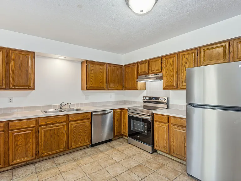 221 N Osage Rd — Photo 4