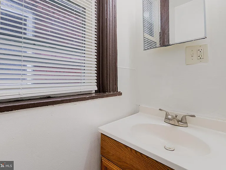 1353 Howard St — Photo 20