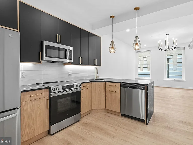 203 S 13th St #3B — Photo 1