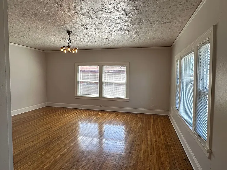 635 NE Randall Ave — Photo 10