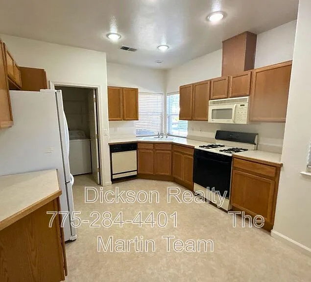 5776 Golden Eagle Dr — Photo 4