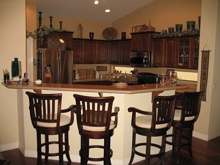 Breakfast Bar & Kitchen