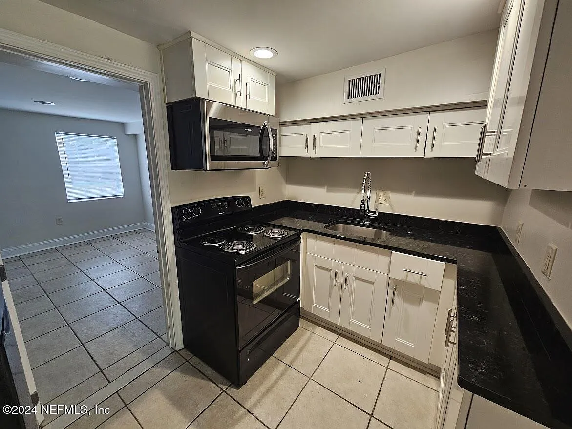 2 bed, 1.0 bath, 350 sqft, $1,125 — Photo 4